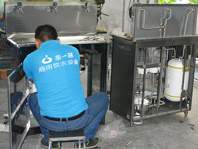 深圳圣藍(lán)-飲水機裝配